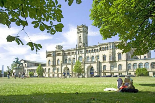 Khung cảnh xung quanh trường đại học Leibniz Hannover