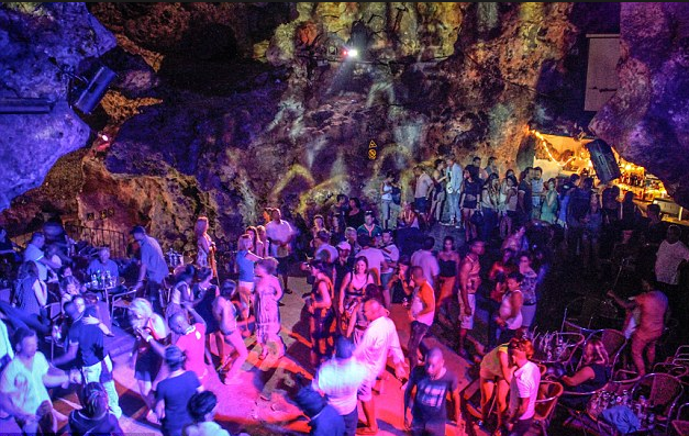 Disco Ayala - Hộp đêm trong hang động ở Cuba