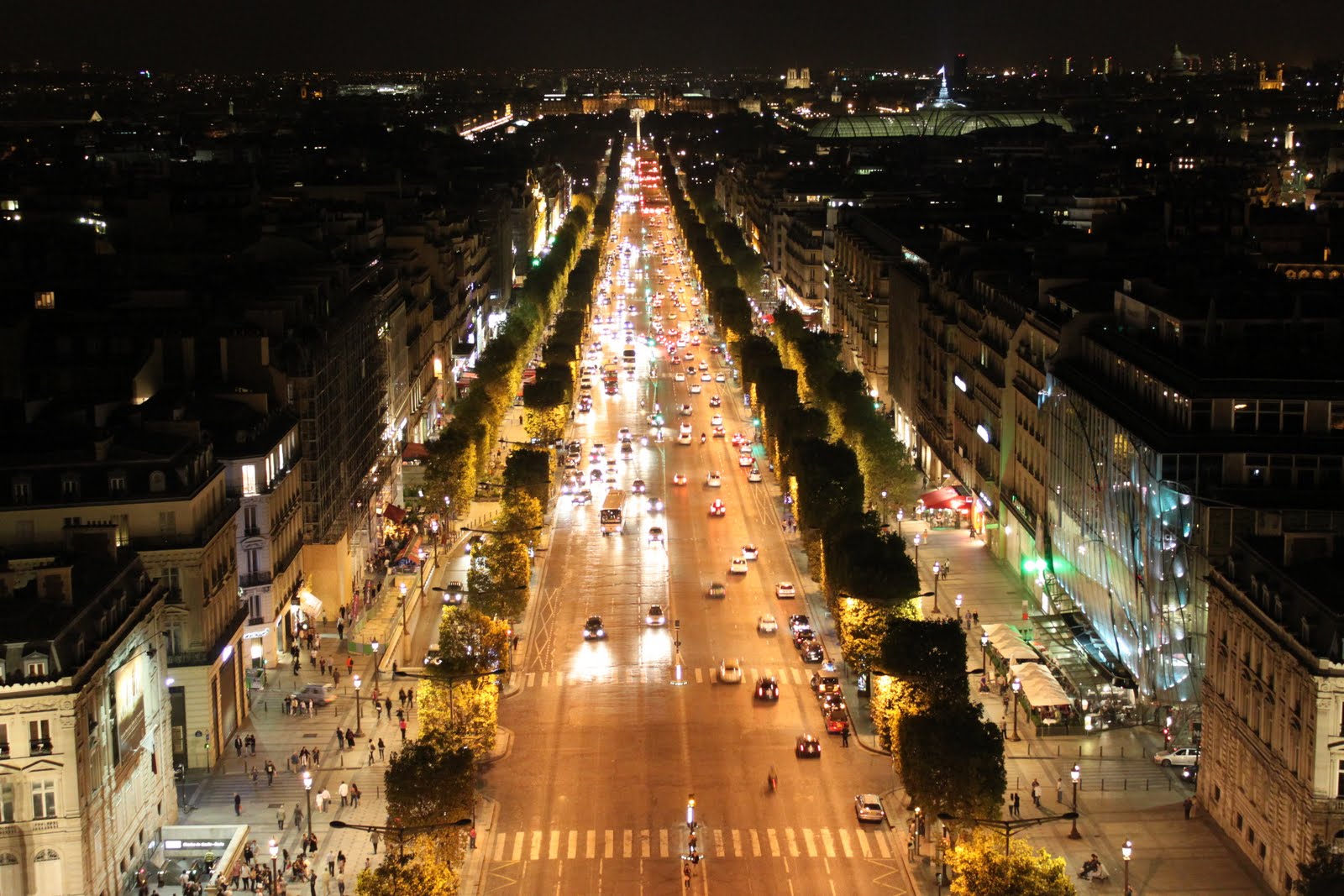 i_l_Champs-Elysees