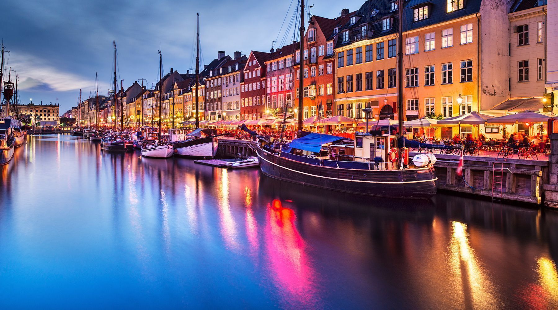 Đi thuyền trên các con kênh ở thủ đô Copenhagen